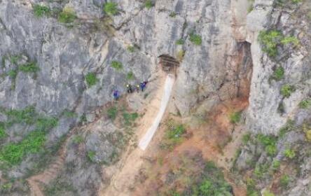 探访距今3万年前古人类的“悬崖豪宅”