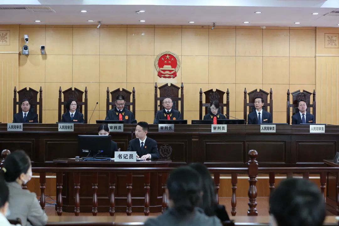 江歌母亲诉刘鑫生命权纠纷案一审 法院通报控辩双方辩论细节