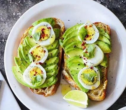 喜欢吃牛油果的人 常吃牛油果有这6大惊喜变化等着你