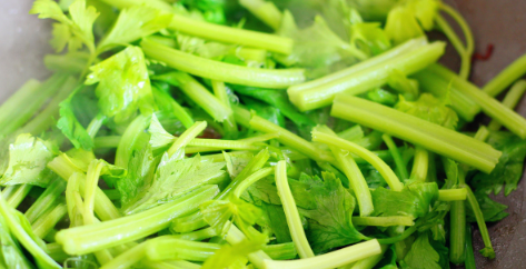吃芹菜为什么不吃芹菜叶 多吃芹菜有哪些功效