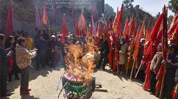 陕北农村热闹随拍：三月三清涧白草寺庙会…