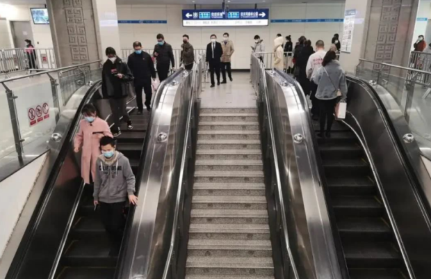 西安地铁是否提倡乘扶梯“左行右立”？ 官方答复来了