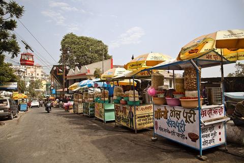 印度神奇“最火”小吃：一堆食材点燃往嘴塞 售价可达400元