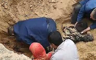脱离生命危险！榆林2小孩玩耍遇塌方被埋 村民徒手刨土救出