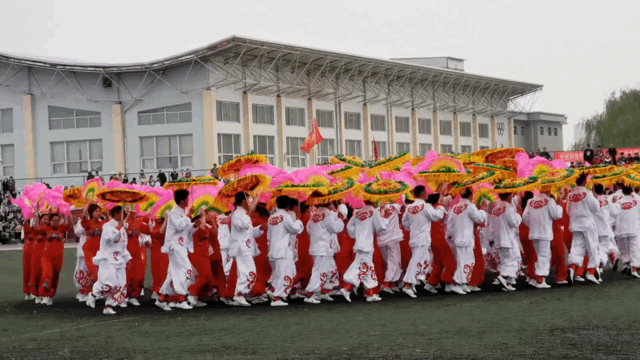 榆林学院运动会上陕北秧歌成功“出圈” 网友：很有特色