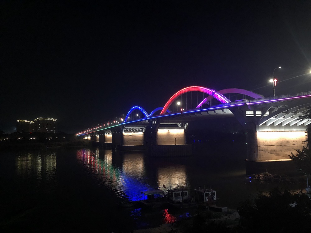 3月16日凌晨，刁某从博罗东江大桥上跳了下去。