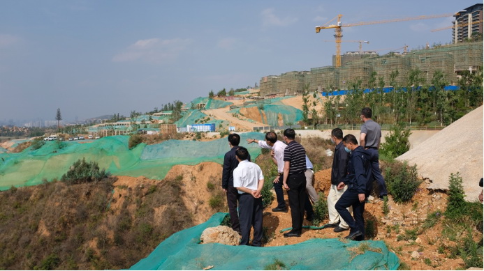 云南昆明“环湖开发”与湖争地 大量房产项目侵占滇池保护区