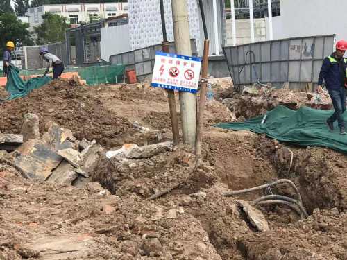 追踪|宝鸡高新区渭滨大道拓宽致停电 施工队挖断电缆已修好