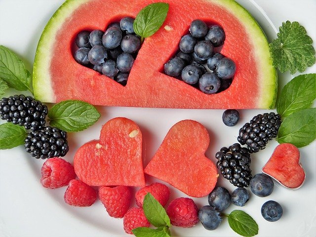 湿气重的人应该尽量避免食用哪些水果？