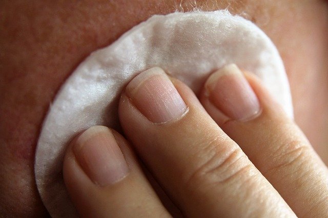 脸上长粉刺是什么原因呢？