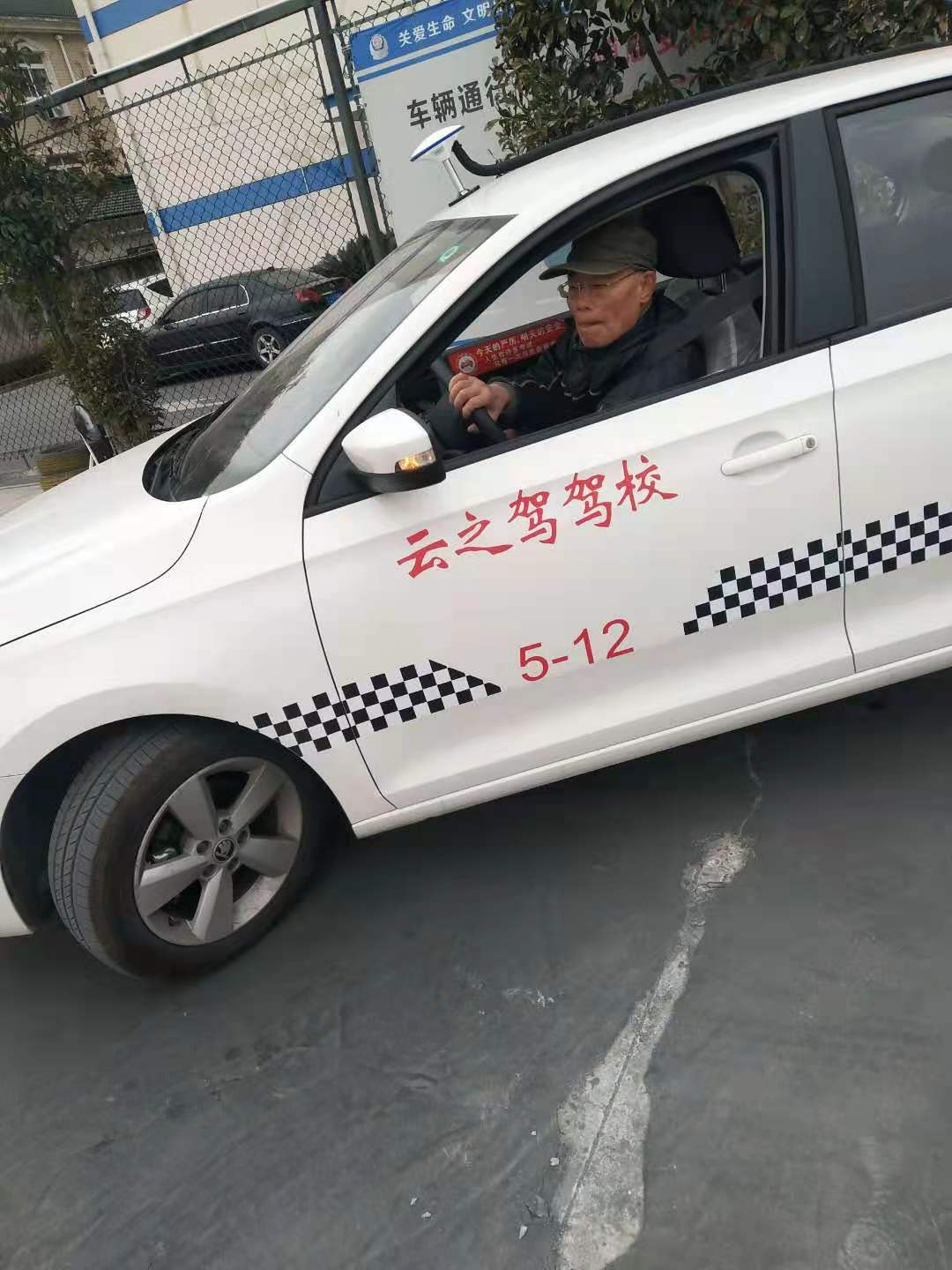 73岁的上海马老伯在练车中  本文图片均为受访者提供