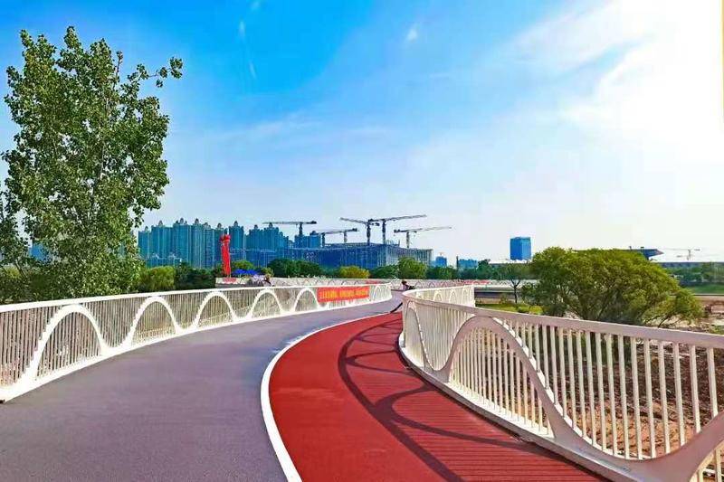连接灞河两岸 西安灞河(东三环-欧亚大道)跨河人行桥建成