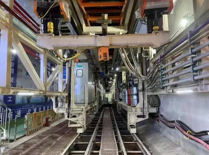 西安地铁10号线一期工程首台盾构顺利始发