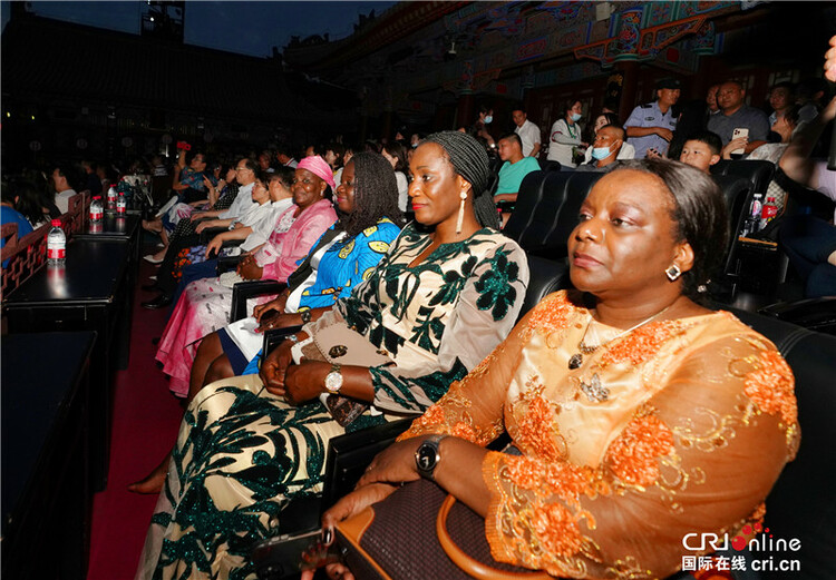 【Hi  西安】加蓬驻华大使夫人Ndong Ella Christiane缘何唱起《没有共产党就没有新中国》  听听她怎么说_fororder_图片11