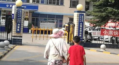 追踪|西安11岁男孩读错英语被老师殴打 两名辅导班老师被行政拘留