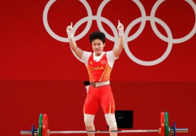 侯志慧女举49公斤级夺冠 拿下中国队东京奥运第二金