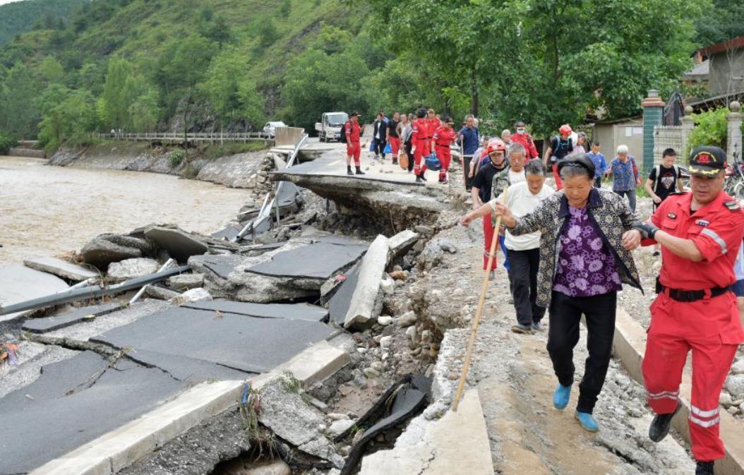 陕西洛南：暴雨致多乡镇道路电力通信中断