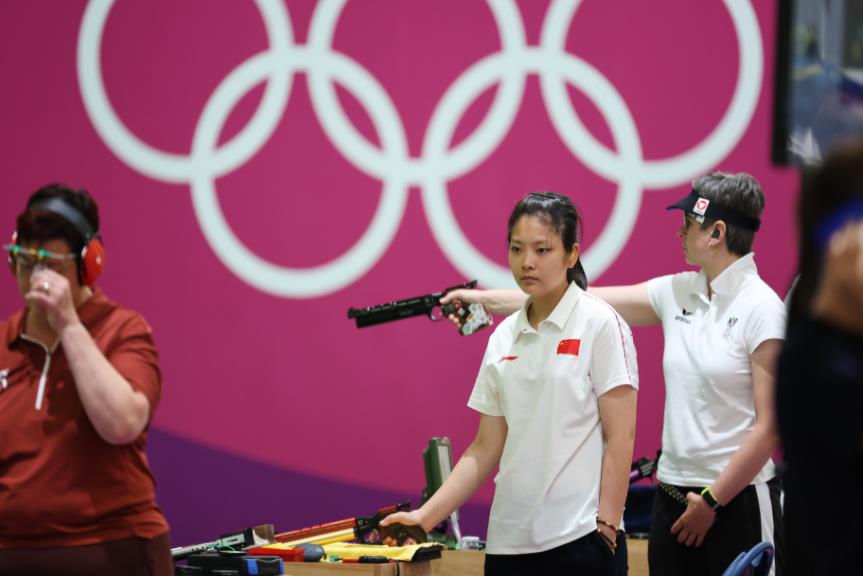 中国“00后”再获奥运奖牌！姜冉馨女子10米气手枪摘铜