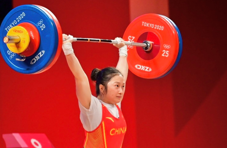 廖秋云夺得举重女子55公斤级银牌