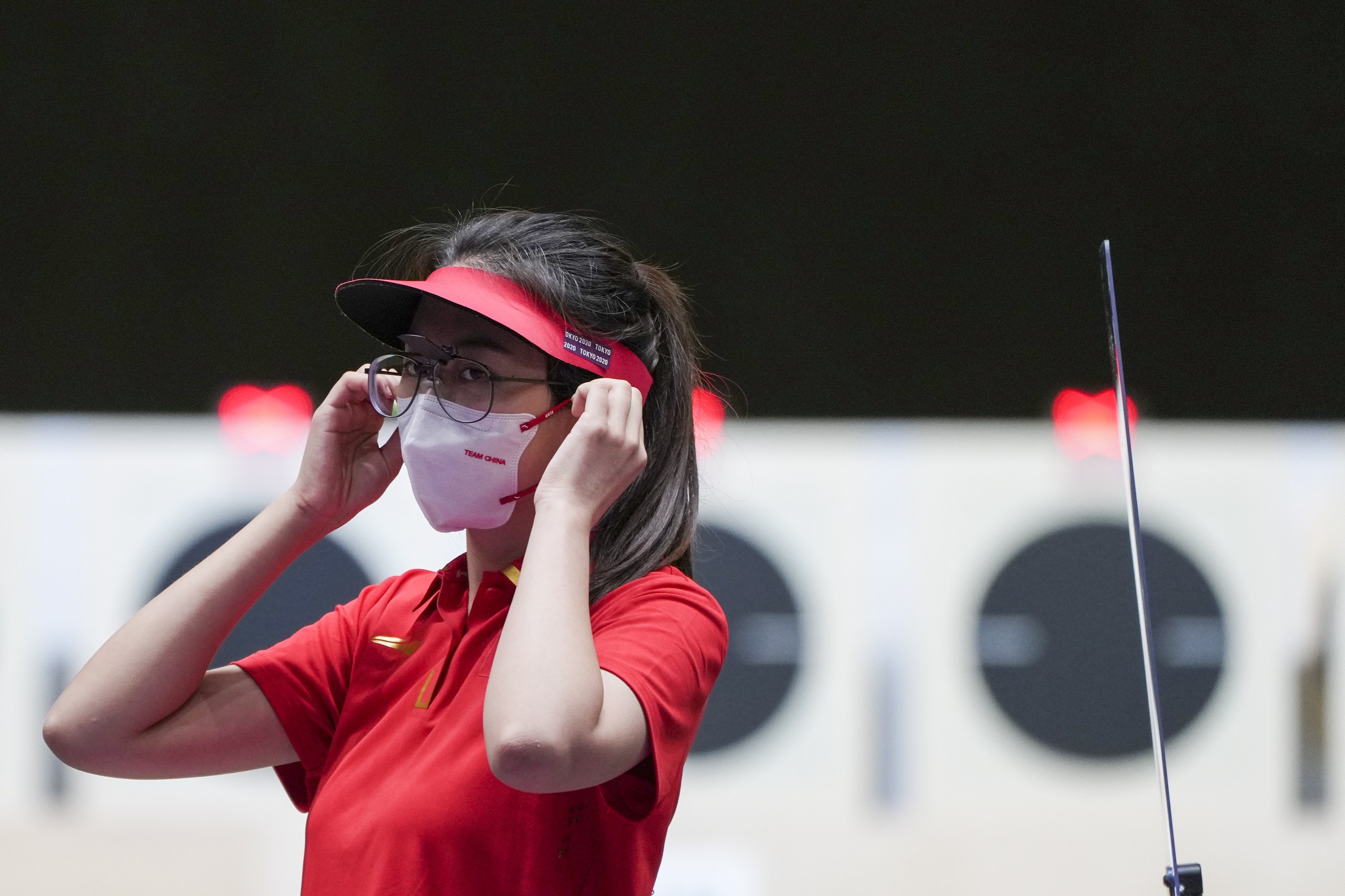 奥运女子手枪25米速射 19岁肖嘉芮萱拿下铜牌