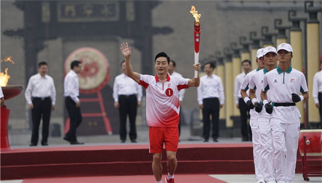 十四运会和残特奥会火炬传递活动开始 秦凯担任第一棒火炬手！