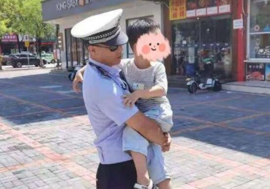 汉中4岁男童迷路向民警求助 说不清父母姓名只知道幼儿园在哪