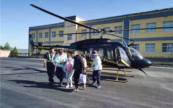 蓝田九间房镇救援中用直升机转运孕妇 长安区紧急转移1047人