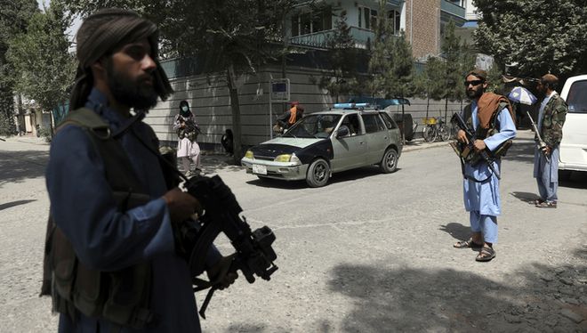 中国商人亲历阿富汗变天：五名塔利班坐在我的办公室