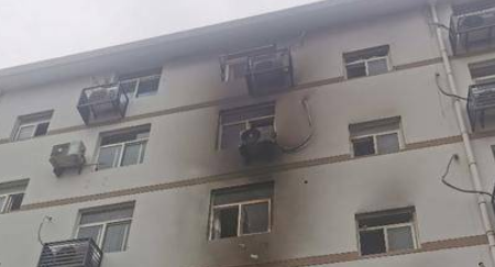 西安双竹村廉租房小区发生液化气闪爆起火 一人受伤