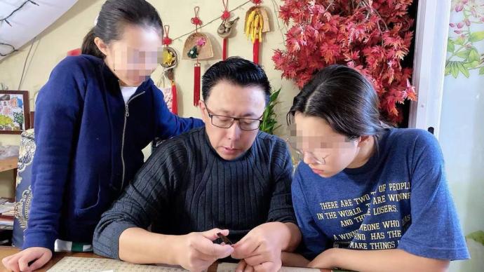“疯狂英语”李阳委托律师发声明：向公众道歉 否认家暴女儿