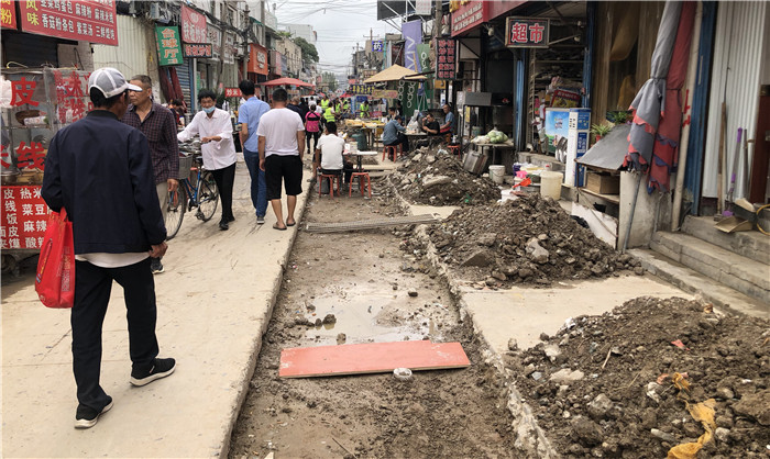 西安汉城街道上下水改造3个多月 村民出行用水陷两难