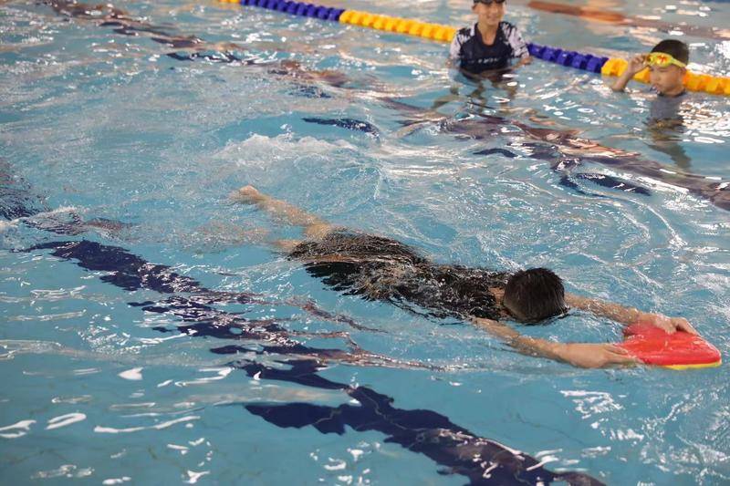 西安高新区第五初级中学开设游泳课 9月起全校学生游起来