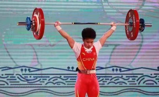 十四运会举重女子49公斤级  侯志慧打破自己保持的世界纪录夺冠！