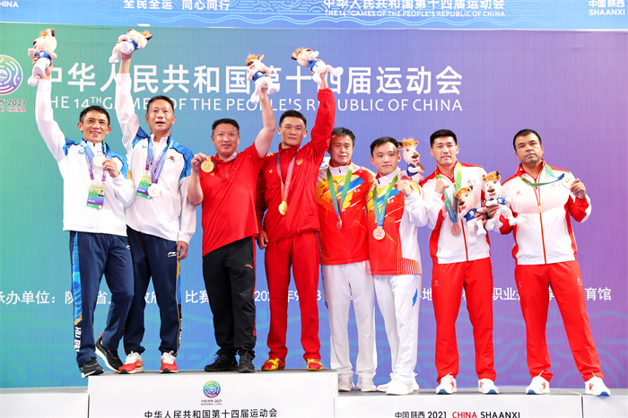 十四运拳击男子69公斤级颁奖仪式举行 陕西选手赛日克·托了吾塔衣获铜牌
