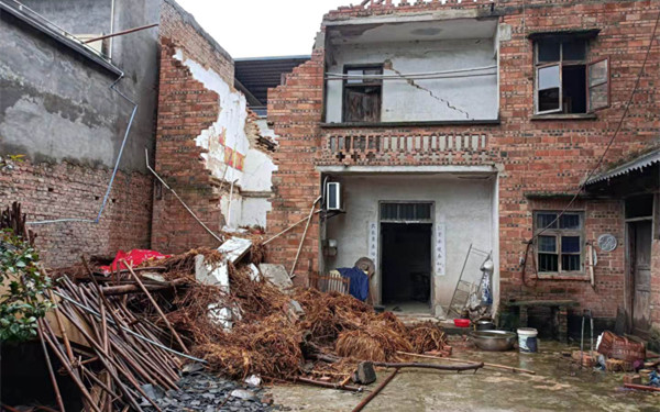 泸县地震遇难者：一人被砖块砸中身亡，两人房屋垮塌被压离世