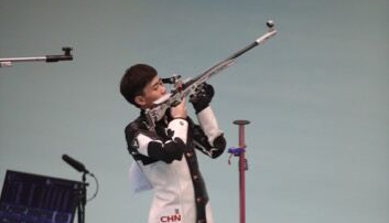 男子50米步枪3种姿势 陕西选手刘宇坤惜败奥运冠军张常鸿获得亚军