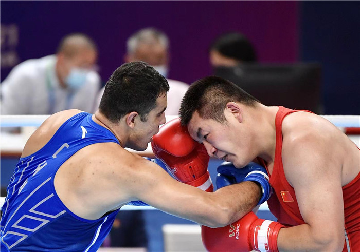 十四运拳击男子+91公斤级半决赛 陕西选手艾合麦提·麦麦提锁定铜牌