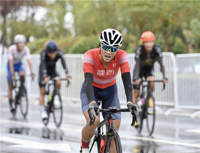 公路自行车男子193公里女子121公里个人赛 天津、香港队各获一枚金牌