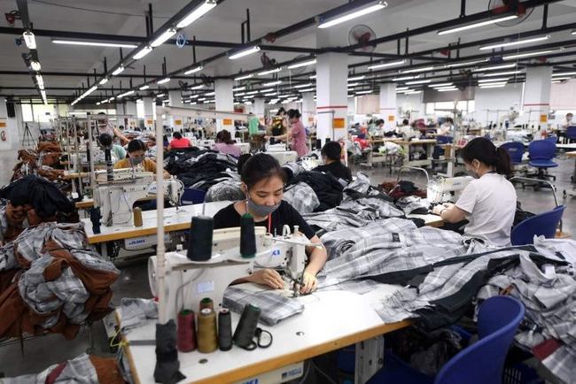 200万越南工人被曝逃离工厂 iPhone13或因此中断交货