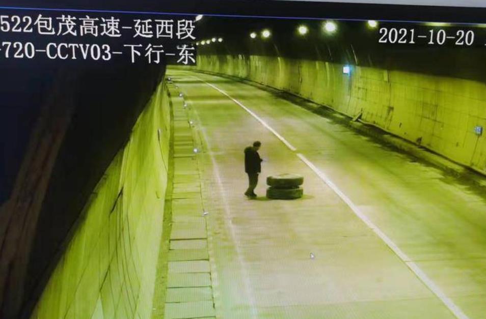 惊险！延西高速富县段汉寨隧道里落下250公斤大轮胎 还好及时消除隐患