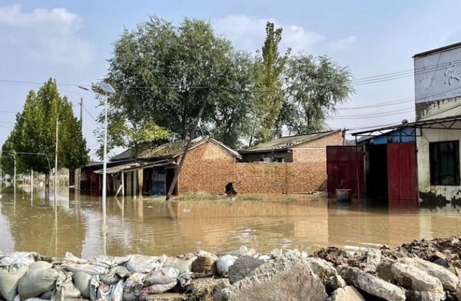 山西一村庄水里泡了9天 村民哭了：用命堵坝都没守住