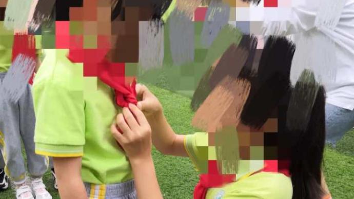 7岁女孩遭贵阳“顶流”小学37名家长联合驱逐 母亲：因为不从众