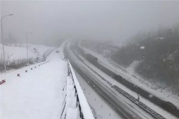 最新！受下雪天气影响 陕西这些高速路段收费站封闭