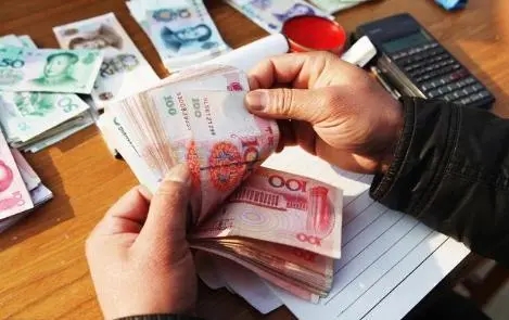 深圳一公司每月28号发上月工资 法院:补偿一员工11万
