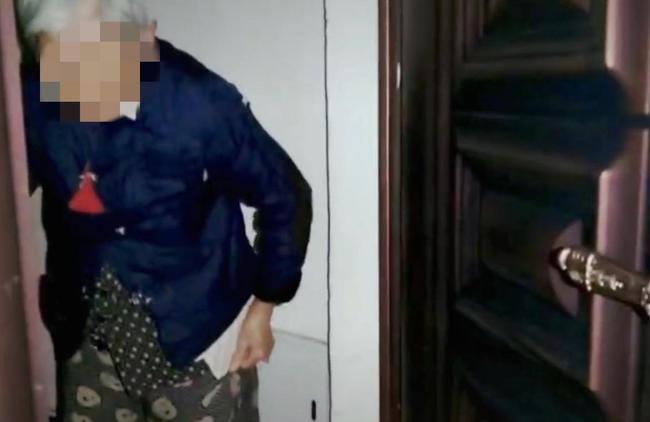 四川—对吸毒情侣藏衣柜躲警察 80岁母亲含泪指出位置