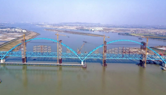 “亚洲第一跨”大桥完成铺轨 南沙港铁路有望年底建成通车