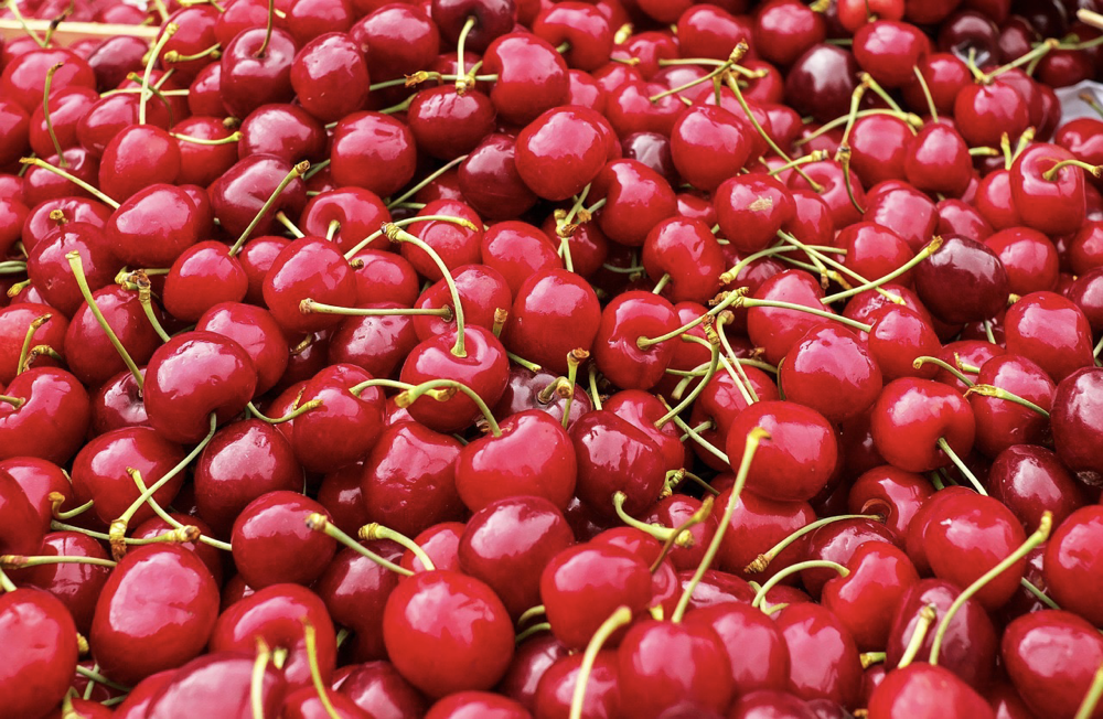 女性超爱吃的4种养颜果，常吃它们皮肤红润有光泽、延缓衰老