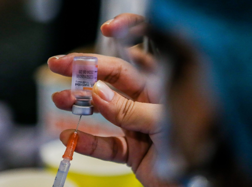 国务院联防联控机制：我国正在快速推进奥密克戎株疫苗研发