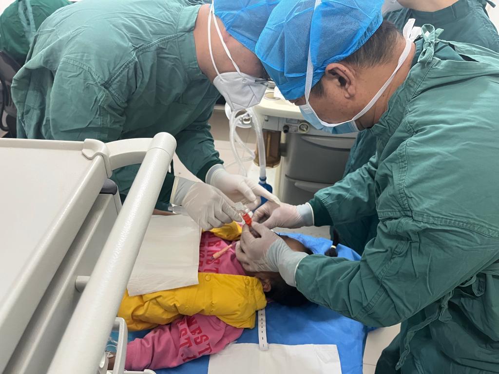 省结核病防治院完成首例小儿全麻下支气管镜检查