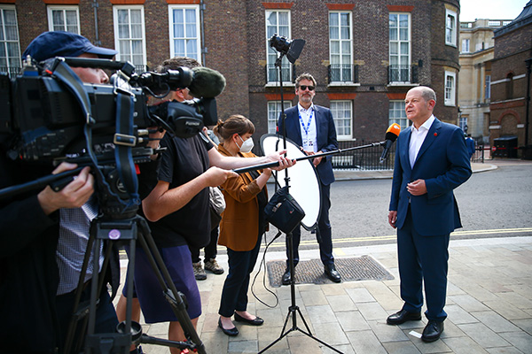 当地时间2021年6月5日，朔尔茨在英国伦敦出席七国集团（G7）财长会期间接受媒体采访。  人民视觉 资料图